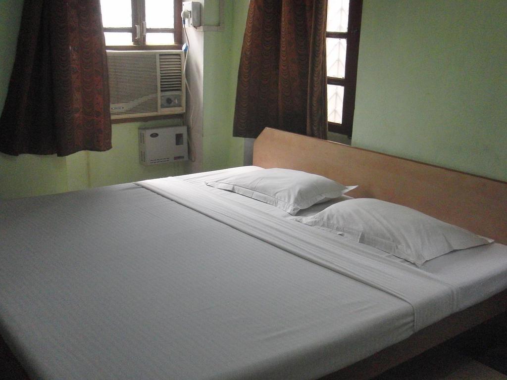 Shivakashi Guest House Varanasi Room photo